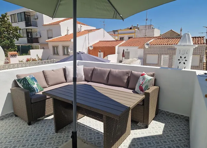 House With Private Roof Terrace In Centre