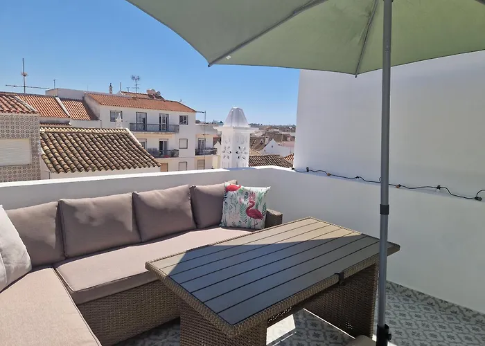 House With Private Roof Terrace In Centre